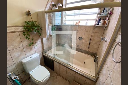 Casa à venda com 323m², 3 quartos e 2 vagas Casa à venda com 323m², 3 quartos e 2 vagasBanheiro