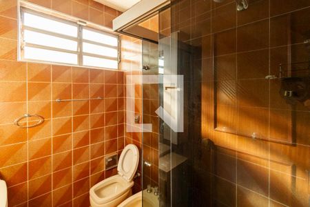 Casa à venda com 300m², 4 quartos e 3 vagasBanheiro da Suíte 2