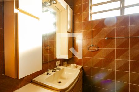 Casa à venda com 300m², 4 quartos e 3 vagasBanheiro da Suíte 2