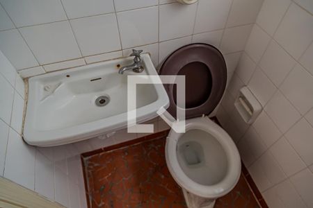 Casa à venda com 200m², 2 quartos e 1 vagaBanheiro de Serviço - Detalhe