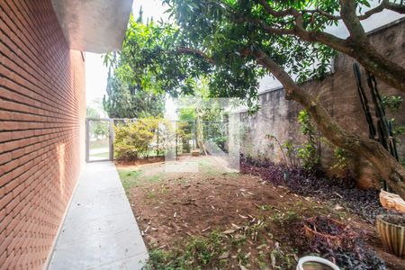 Casa de condomínio para alugar com 575m², 7 quartos e 6 vagasQuintal