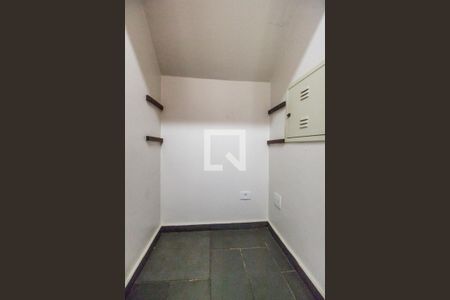 Casa de condomínio para alugar com 575m², 7 quartos e 6 vagasDepósito