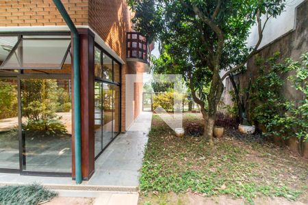 Casa de condomínio para alugar com 575m², 7 quartos e 6 vagasQuintal