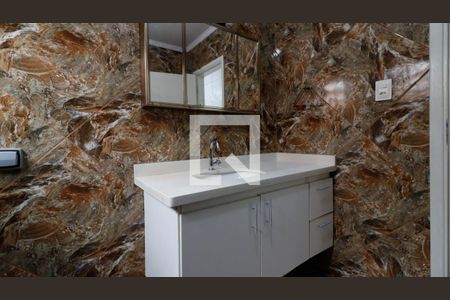 Casa à venda com 166m², 4 quartos e 2 vagasBanheiro 2