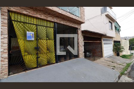 Casa à venda com 166m², 4 quartos e 2 vagasFachada e plaquinha