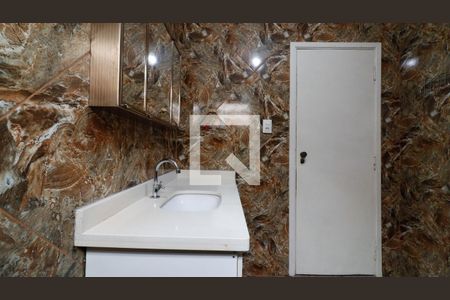 Casa à venda com 166m², 4 quartos e 2 vagasBanheiro 2