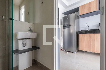 Banheiro de kitnet/studio para alugar com 1 quarto, 20m² em Pinheiros, São Paulo