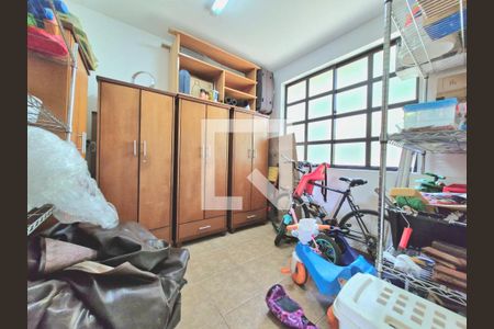 Casa de condomínio para alugar com 300m², 4 quartos e 6 vagasDespensa