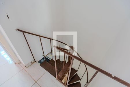 Casa de condomínio à venda com 72m², 3 quartos e 1 vaga Casa de condomínio à venda com 72m², 3 quartos e 1 vagaEscadas