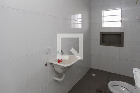 Banheiro e Área de Serviço de casa para alugar com 1 quarto, 30m² em Q.ta da Paineira, São Paulo