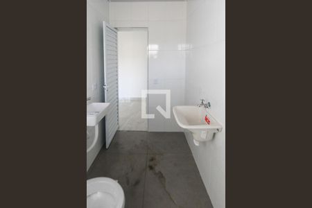 BanheiroBanheiro e Área de Serviço de casa para alugar com 1 quarto, 30m² em Q.ta da Paineira, São Paulo