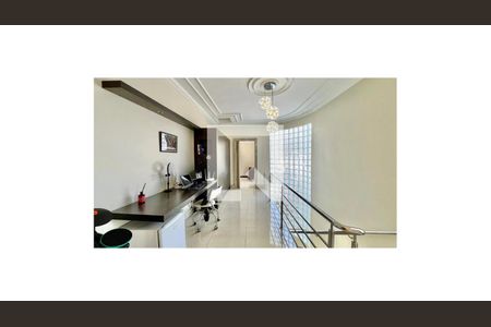 Casa à venda com 360m², 3 quartos e 3 vagasCorredor