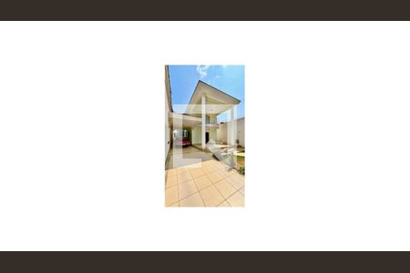 Casa à venda com 360m², 3 quartos e 3 vagasFachada