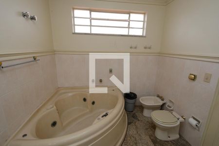 Casa à venda com 377m², 4 quartos e 3 vagasBanheiro da Suíte master