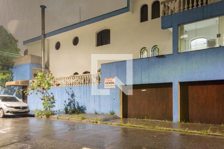 Casa à venda com 146m², 4 quartos e 2 vagasFachada