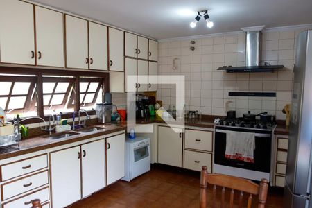 Casa para alugar com 377m², 4 quartos e 4 vagas Casa para alugar com 377m², 4 quartos e 4 vagasCozinha