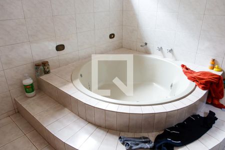 Casa para alugar com 377m², 4 quartos e 4 vagas Casa para alugar com 377m², 4 quartos e 4 vagasBanheiro da Suíte 4