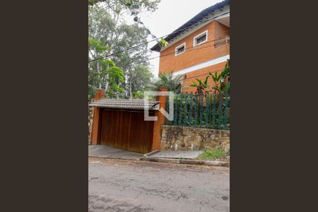 Casa para alugar com 377m², 4 quartos e 4 vagas Casa para alugar com 377m², 4 quartos e 4 vagasFachada