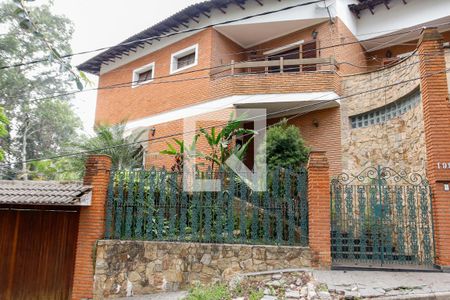 Casa para alugar com 377m², 4 quartos e 4 vagas Casa para alugar com 377m², 4 quartos e 4 vagasFachada