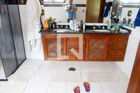 Casa para alugar com 377m², 4 quartos e 4 vagas Casa para alugar com 377m², 4 quartos e 4 vagasBanheiro da Suíte 4