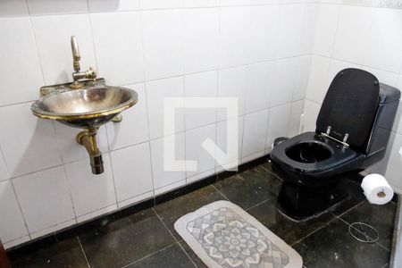 Casa para alugar com 377m², 4 quartos e 4 vagas Casa para alugar com 377m², 4 quartos e 4 vagasLavabo