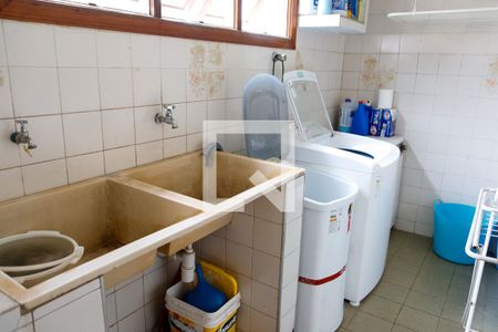 Casa para alugar com 377m², 4 quartos e 4 vagas Casa para alugar com 377m², 4 quartos e 4 vagasLavanderia