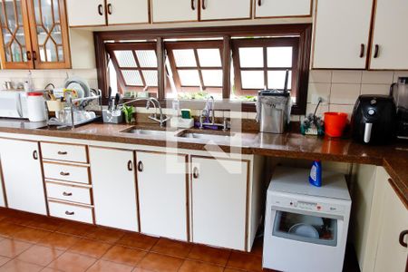 Casa para alugar com 377m², 4 quartos e 4 vagas Casa para alugar com 377m², 4 quartos e 4 vagasCozinha