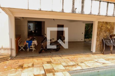 Casa para alugar com 377m², 4 quartos e 4 vagas Casa para alugar com 377m², 4 quartos e 4 vagasÁrea comum - Piscina