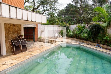 Casa para alugar com 377m², 4 quartos e 4 vagas Casa para alugar com 377m², 4 quartos e 4 vagasÁrea comum - Piscina