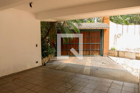 Casa para alugar com 377m², 4 quartos e 4 vagas Casa para alugar com 377m², 4 quartos e 4 vagasGaragem