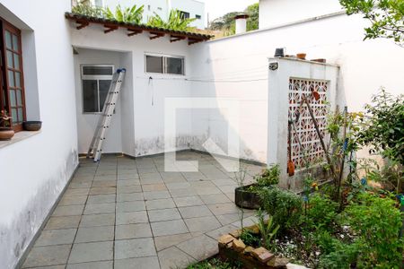 Casa para alugar com 377m², 4 quartos e 4 vagas Casa para alugar com 377m², 4 quartos e 4 vagasÁrea comum