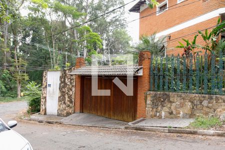 Casa para alugar com 377m², 4 quartos e 4 vagas Casa para alugar com 377m², 4 quartos e 4 vagasFachada