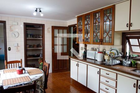 Casa para alugar com 377m², 4 quartos e 4 vagas Casa para alugar com 377m², 4 quartos e 4 vagasCozinha