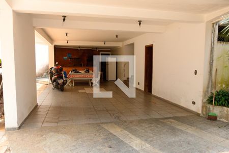 Casa para alugar com 377m², 4 quartos e 4 vagas Casa para alugar com 377m², 4 quartos e 4 vagasGaragem