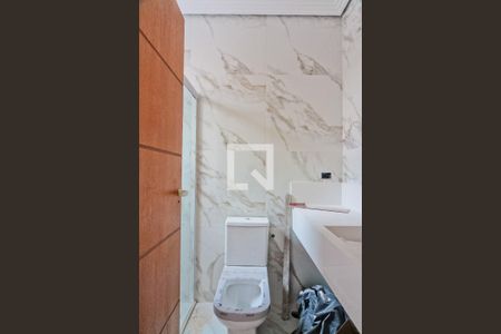 Casa à venda com 250m², 3 quartos e 4 vagasBanheiro da Suíte 2