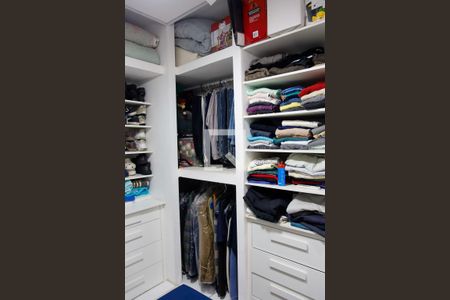 Casa à venda com 130m², 2 quartos e 3 vagas Casa à venda com 130m², 2 quartos e 3 vagasCloset da suíte 2