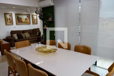 Casa à venda com 130m², 2 quartos e 3 vagas Casa à venda com 130m², 2 quartos e 3 vagasCozinha