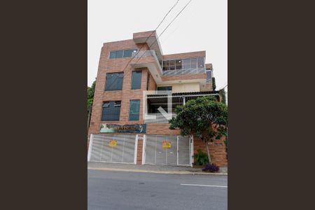 Casa à venda com 130m², 2 quartos e 3 vagas Casa à venda com 130m², 2 quartos e 3 vagasFachada