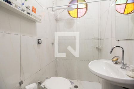 Casa para alugar com 150m², 2 quartos e 1 vaga Casa para alugar com 150m², 2 quartos e 1 vagaBanheiro Social