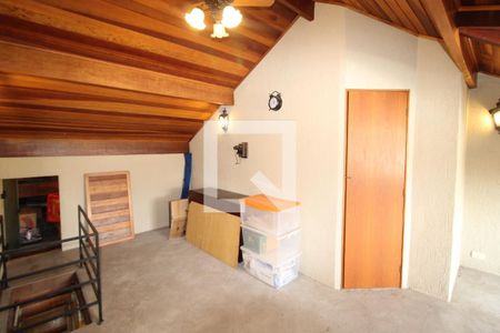 Casa de condomínio à venda com 155m², 3 quartos e 2 vagasSótão