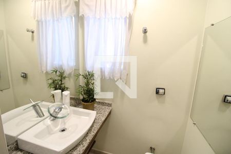 Casa de condomínio à venda com 155m², 3 quartos e 2 vagasBanheiro 1