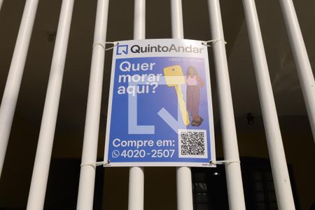 Casa à venda com 250m², 5 quartos e 2 vagasPlaca instalada no portão do imóvel