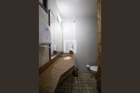 Apartamento para alugar com 55m², 1 quarto e 1 vaga Apartamento para alugar com 55m², 1 quarto e 1 vagaÁrea comum - Banheiro da sala de reunião