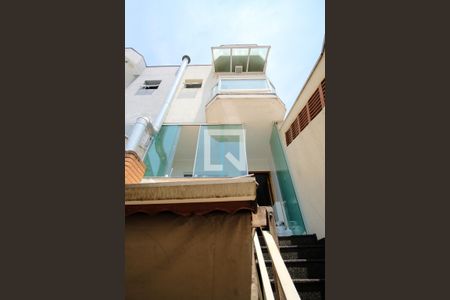 Casa à venda com 182m², 3 quartos e 5 vagasEscada para o Espaço Gourmet