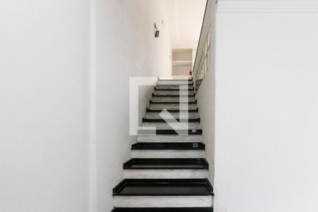 Casa à venda com 170m², 3 quartos e 3 vagasEscada