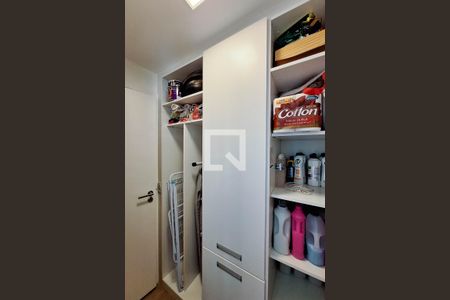 Apartamento à venda com 120m², 3 quartos e 2 vagas Apartamento à venda com 120m², 3 quartos e 2 vagasQuarto de Serviço