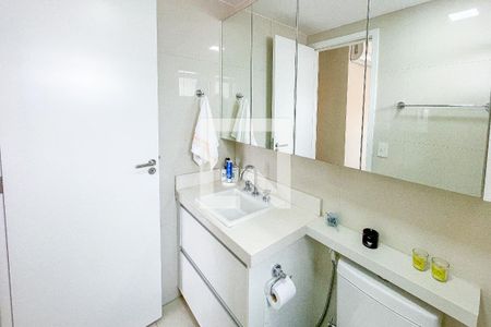 Apartamento para alugar com 74m², 2 quartos e 2 vagas Apartamento para alugar com 74m², 2 quartos e 2 vagasBanheiro da Suíte