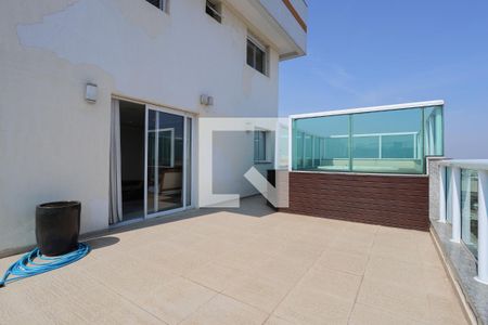 Apartamento à venda com 400m², 4 quartos e 5 vagas Apartamento à venda com 400m², 4 quartos e 5 vagasTerraço