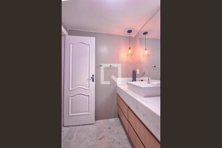 Apartamento para alugar com 120m², 3 quartos e 1 vaga Apartamento para alugar com 120m², 3 quartos e 1 vagaBanheiro da Suíte