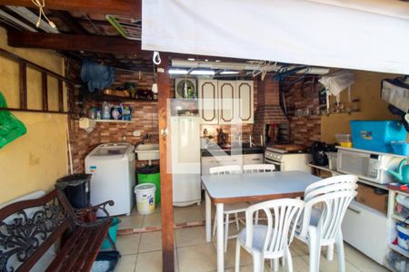 Casa à venda com 140m², 4 quartos e 1 vaga Casa à venda com 140m², 4 quartos e 1 vagaChurrasqueira